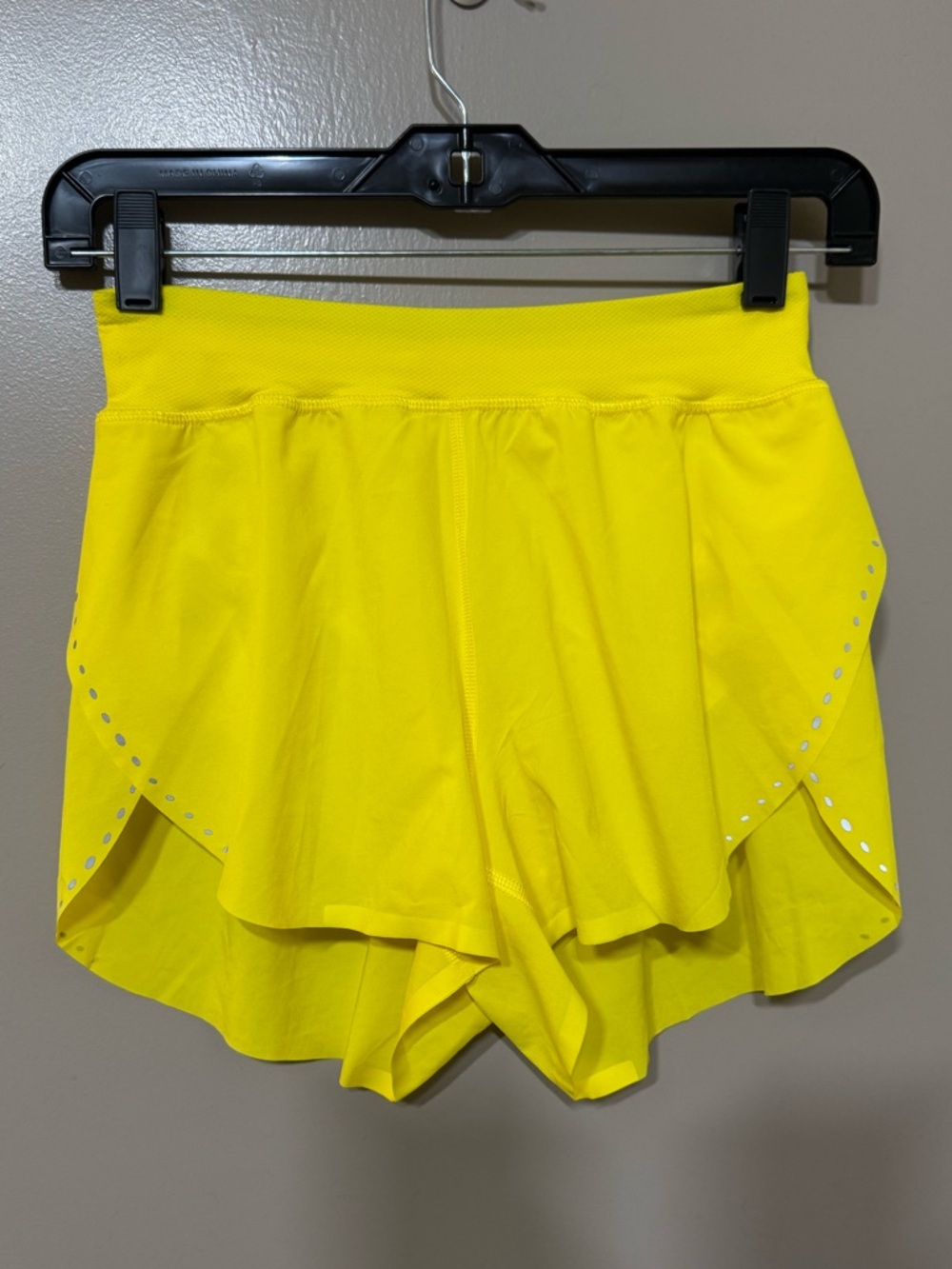 NWT Lululemon Find Your Pace HR Short 3” Sonic Yellow